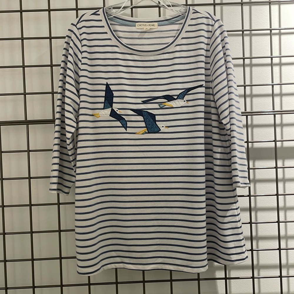 Striped 3/4 sleeve top with appliqués